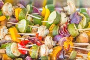 Contorni di verdure estive: gli spiedini di verdure