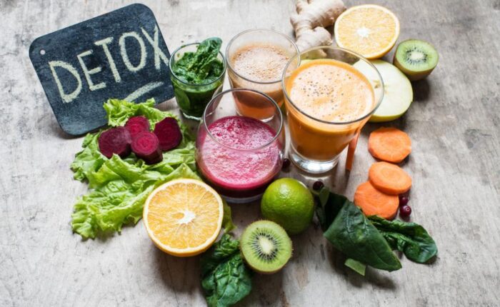 esempio di frutta e verdura detox con frullati ed estratti detox